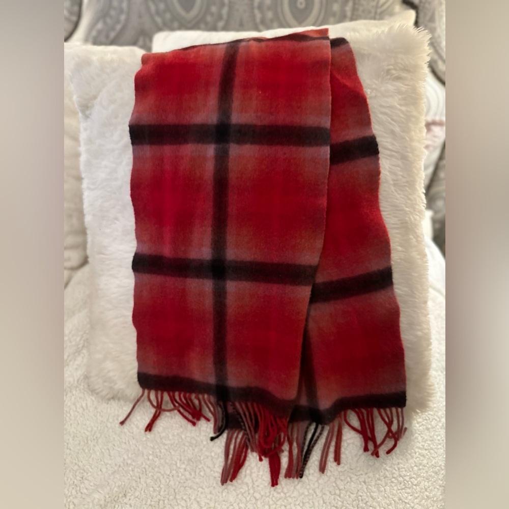 Gorgeous 100% Cashmere Nordstrom Scarf, Red Plaid with Tassels